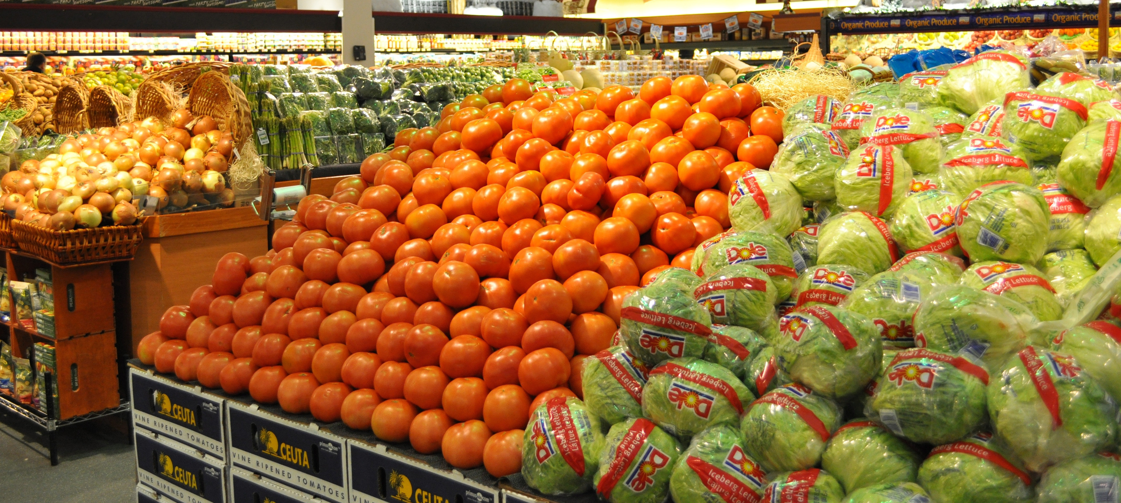 retail produce display merchandising